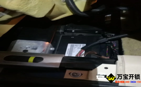 10年奧迪A8L汽車鑰匙全丟配鑰匙，萊蕪?qiáng)W迪鑰匙配鑰匙開(kāi)汽車鎖